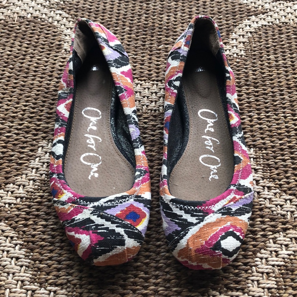 TOMS AZTEC PRINT BALLET FLATS